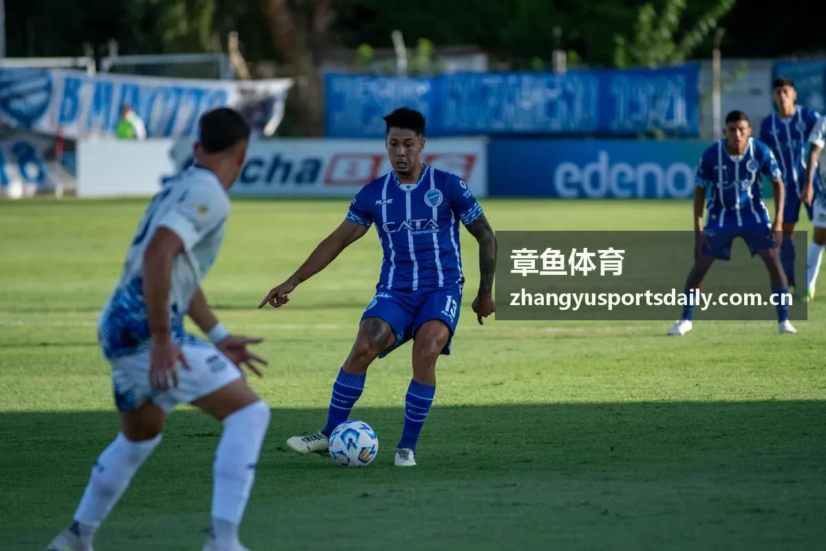 章鱼体育足球4-3-3阵型策略图解